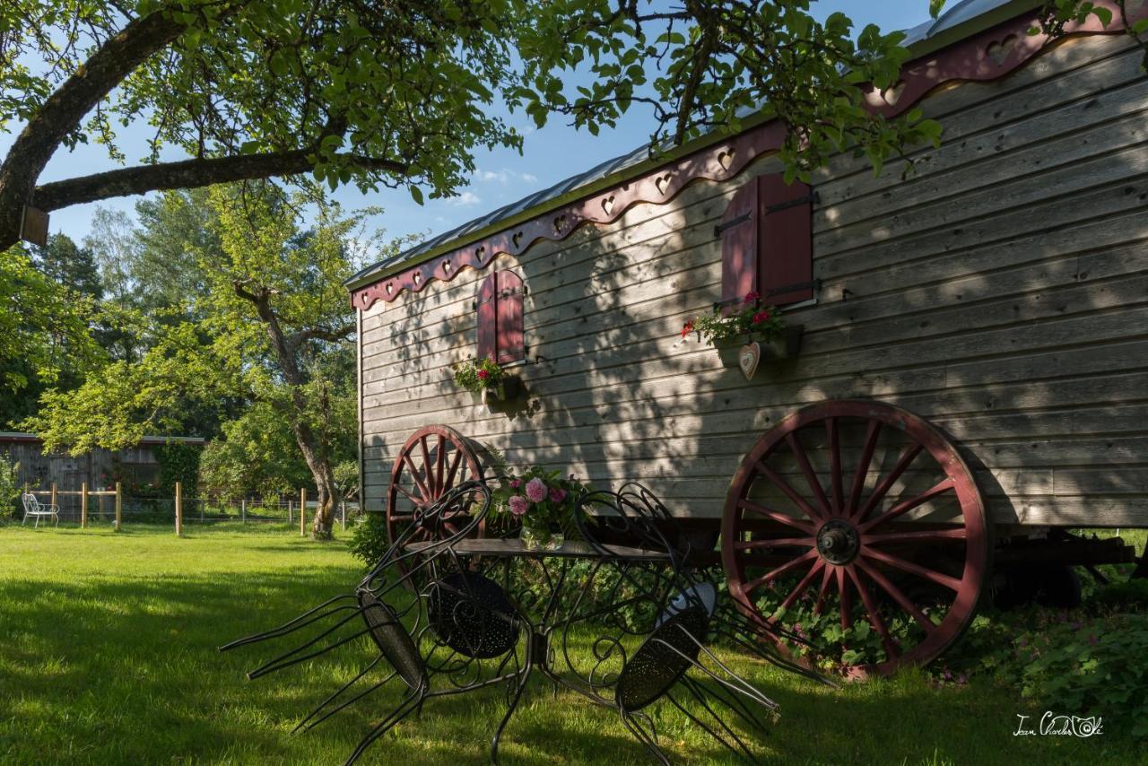 Bed and Breakfast Roulotte Le Temps De Rever Saint-Michel-sur-Meurthe Exterior foto