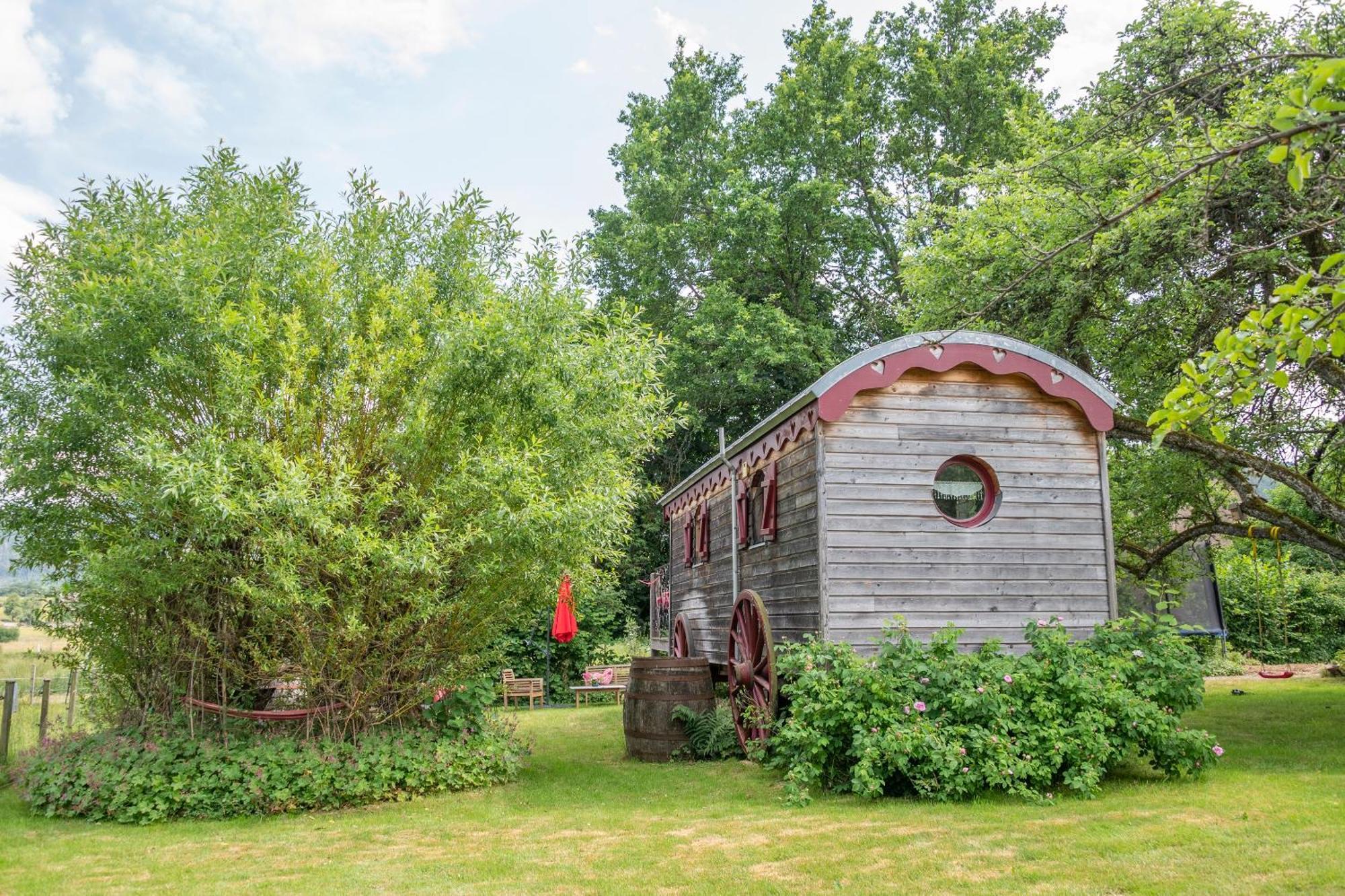 Bed and Breakfast Roulotte Le Temps De Rever Saint-Michel-sur-Meurthe Exterior foto